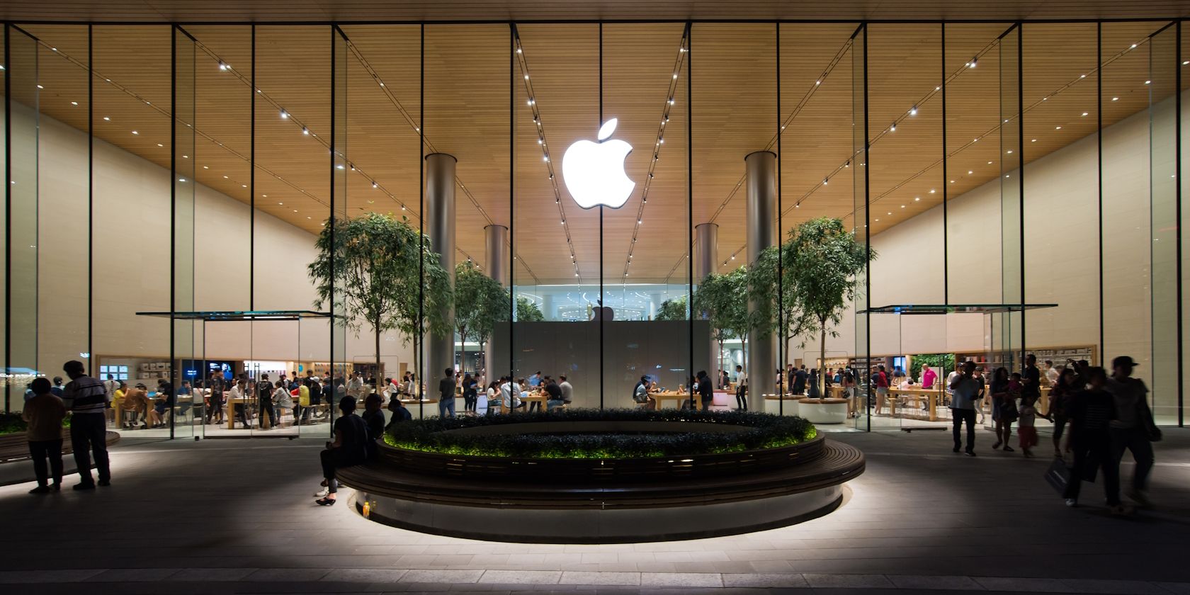 /bc/images/a-crowded-apple-store-in-thailand.jpg /bc/images/a-crowded-apple-store-in-thailand.jpg