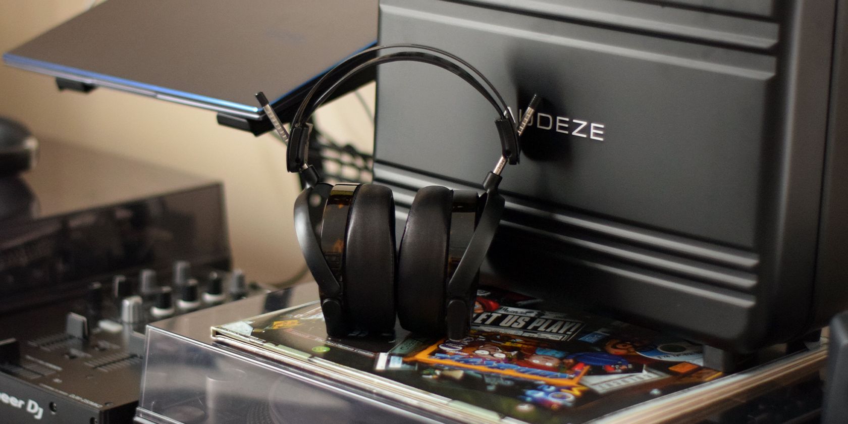 /bc/images/audeze-lcd-5-headphones-featured-image.jpg /bc/images/audeze-lcd-5-headphones-featured-image.jpg