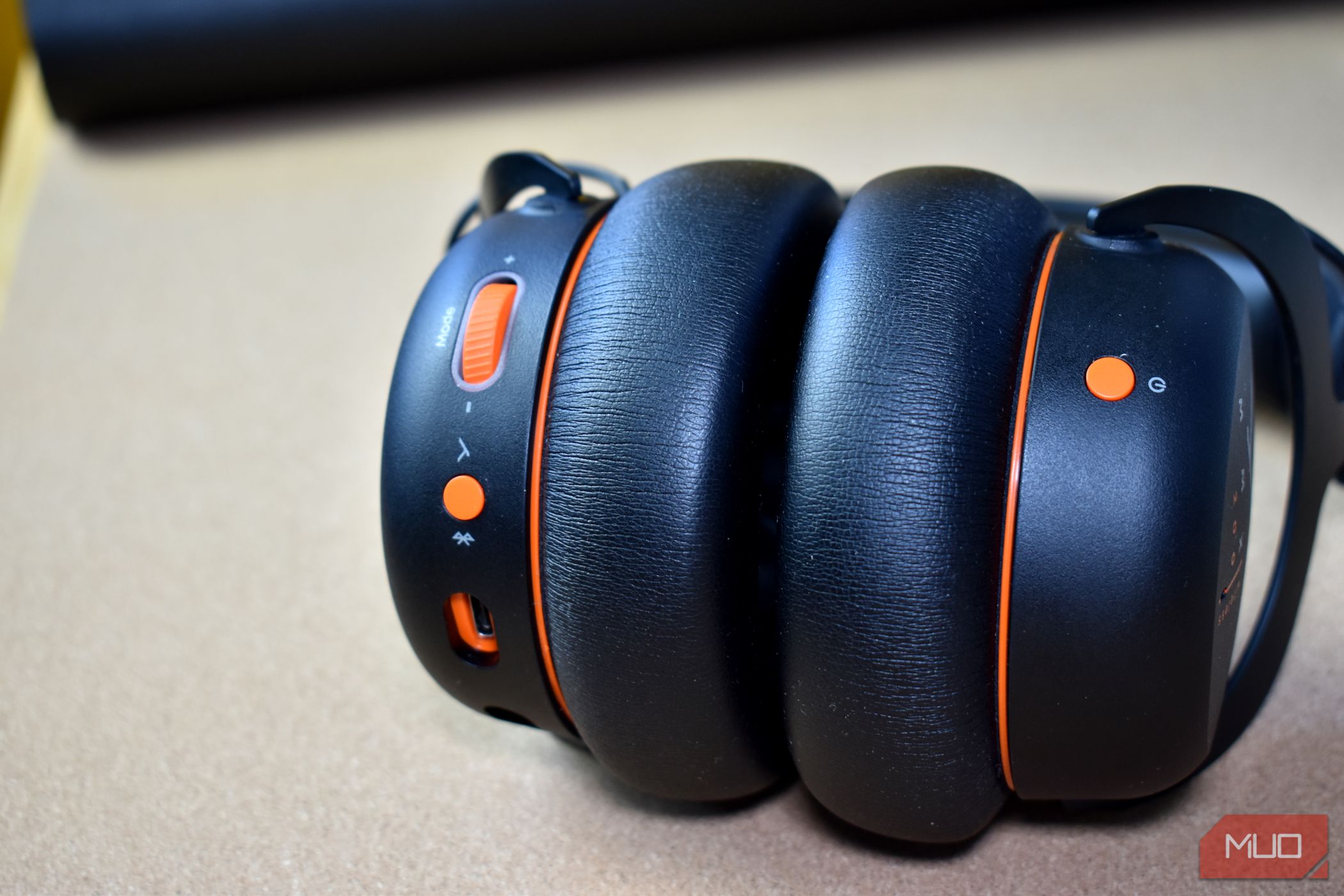 /bc/images/beyerdynamic-mmx-200-showing-thick-earcup-padding-side-by-side.jpg /bc/images/beyerdynamic-mmx-200-showing-thick-earcup-padding-side-by-side.jpg