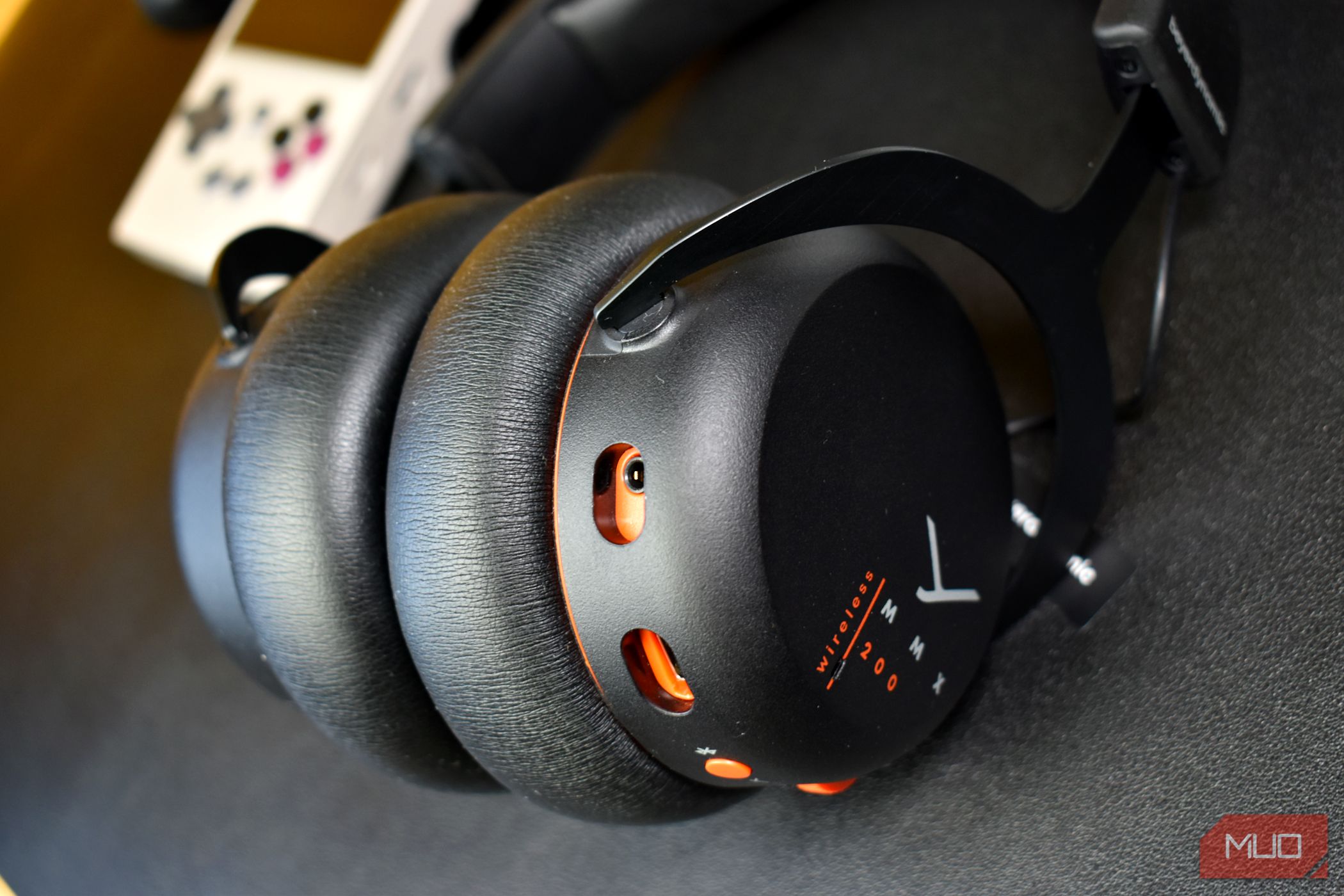 /bc/images/beyerdynamic-mmx-200-side-view.jpg /bc/images/beyerdynamic-mmx-200-side-view.jpg