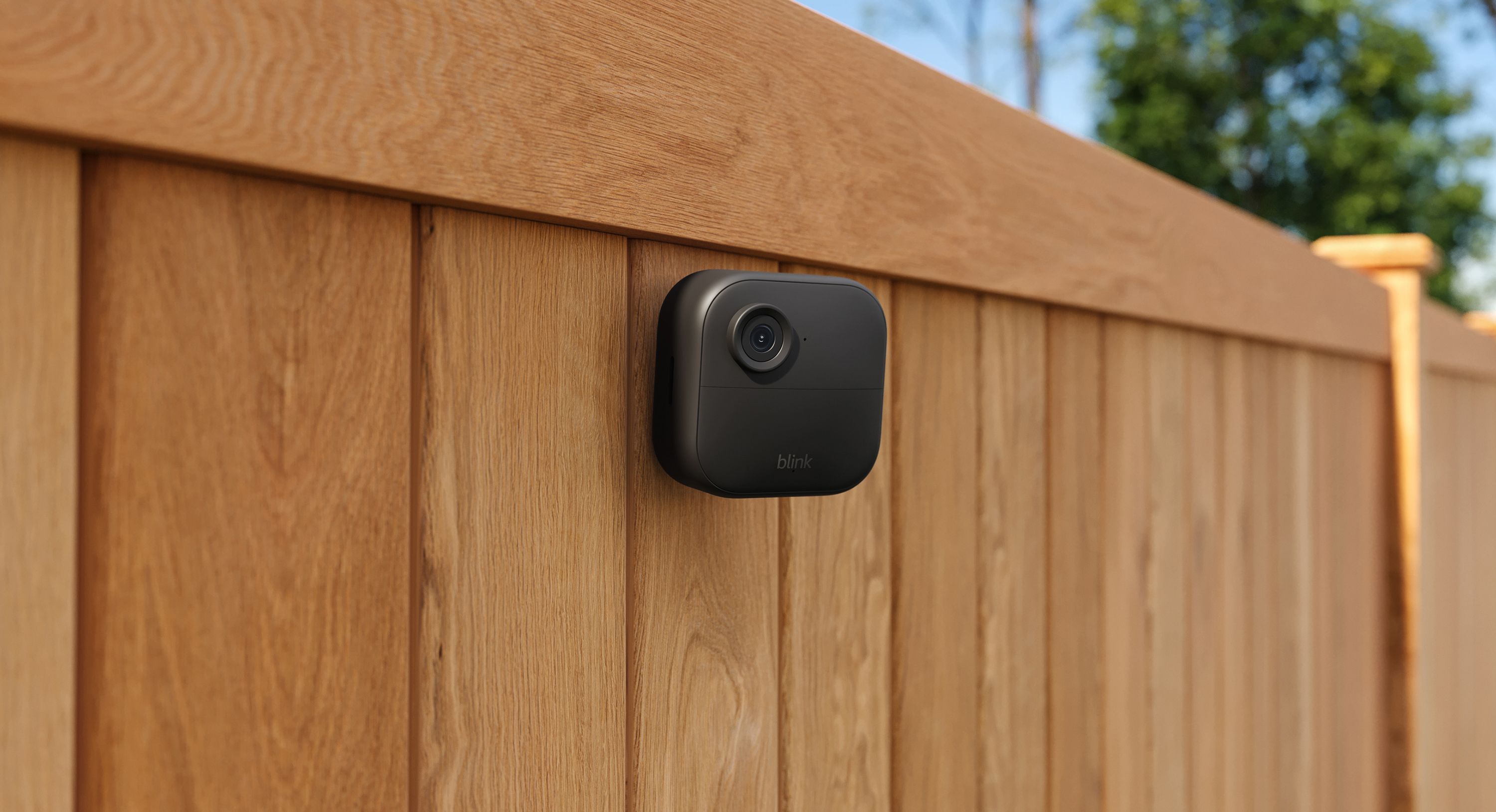 /bc/images/blink-outdoor-camera-4-fence.jpg