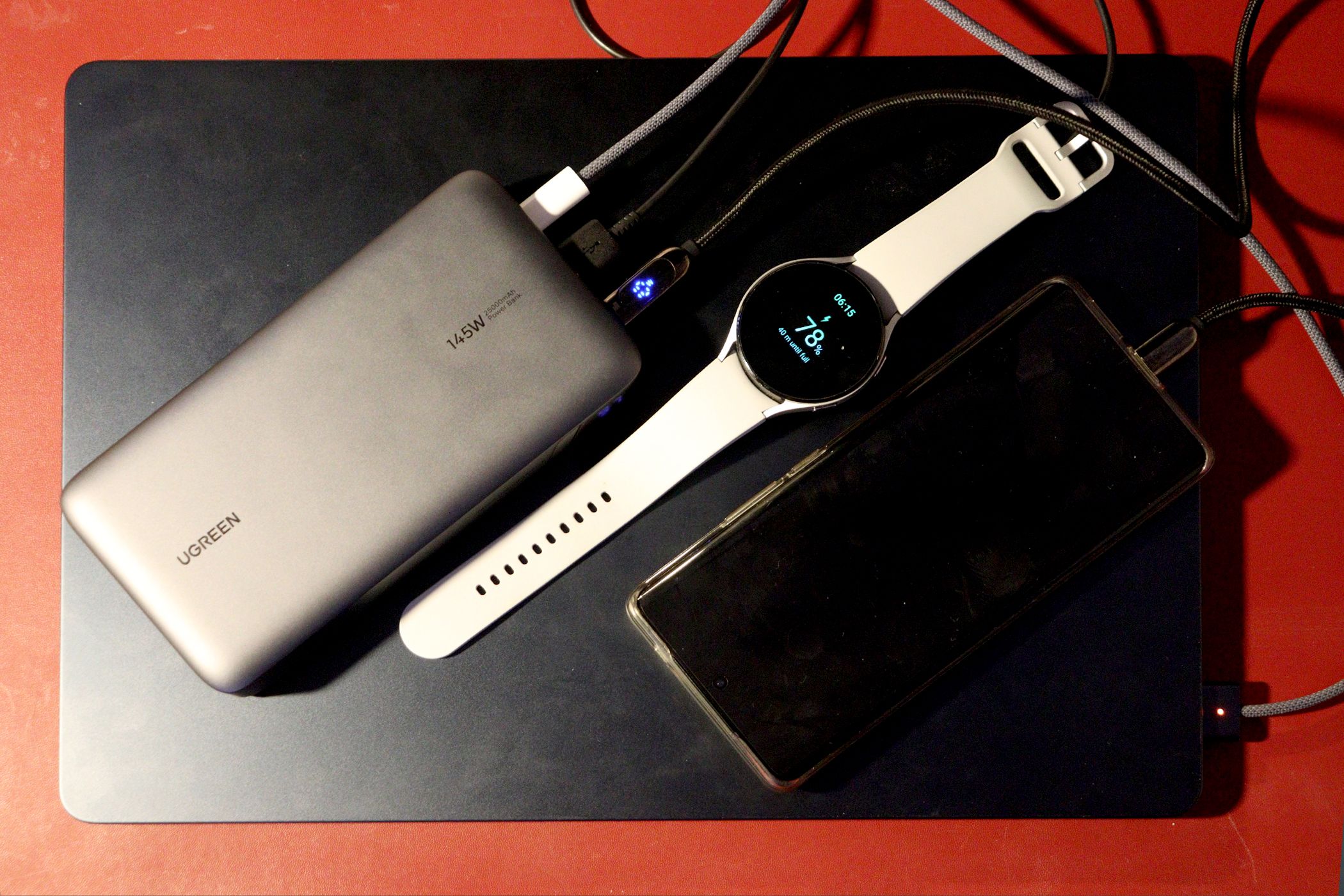 /bc/images/charging-three-devices-simultaneously-on-the-ugreen-fast-charging-power-bank.jpg /bc/images/charging-three-devices-simultaneously-on-the-ugreen-fast-charging-power-bank.jpg