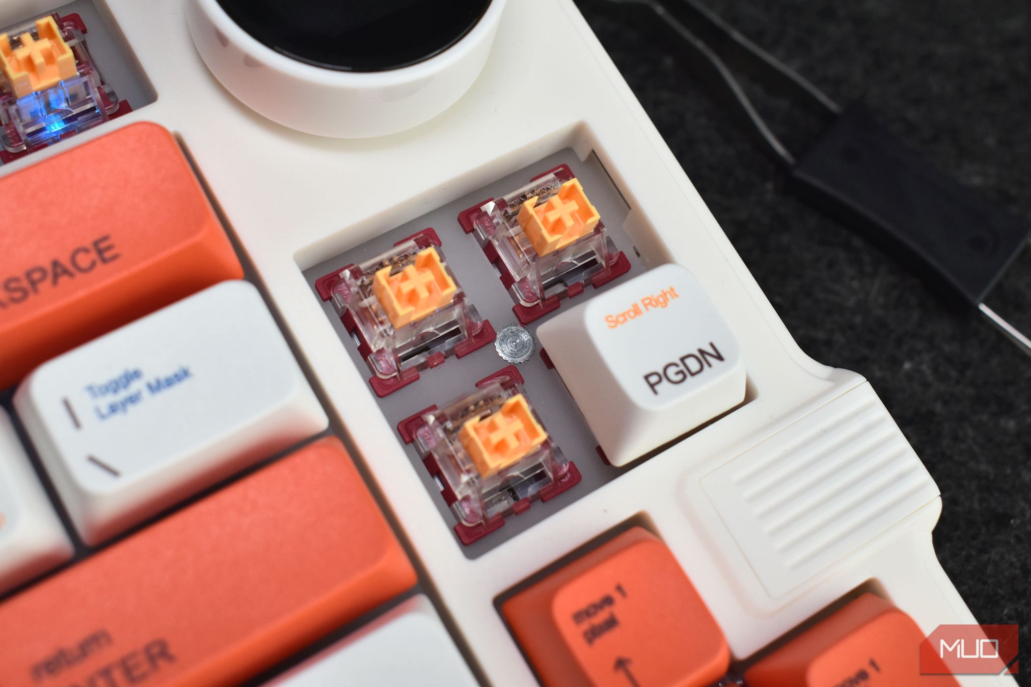 /bc/images/gamakay-lk75-keyboard-phoenix-switches-close-up.jpg /bc/images/gamakay-lk75-keyboard-phoenix-switches-close-up.jpg