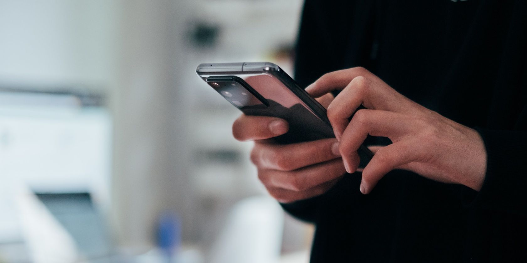 /bc/images/hands-holding-samsung-galaxy.jpg /bc/images/hands-holding-samsung-galaxy.jpg
