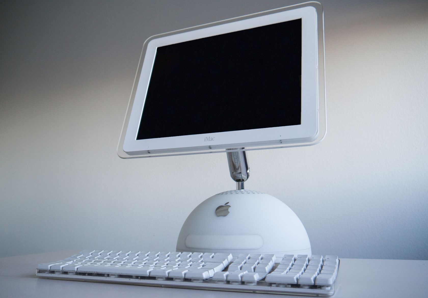/bc/images/imac-g4-and-keyboard-on-a-desk.jpg /bc/images/imac-g4-and-keyboard-on-a-desk.jpg