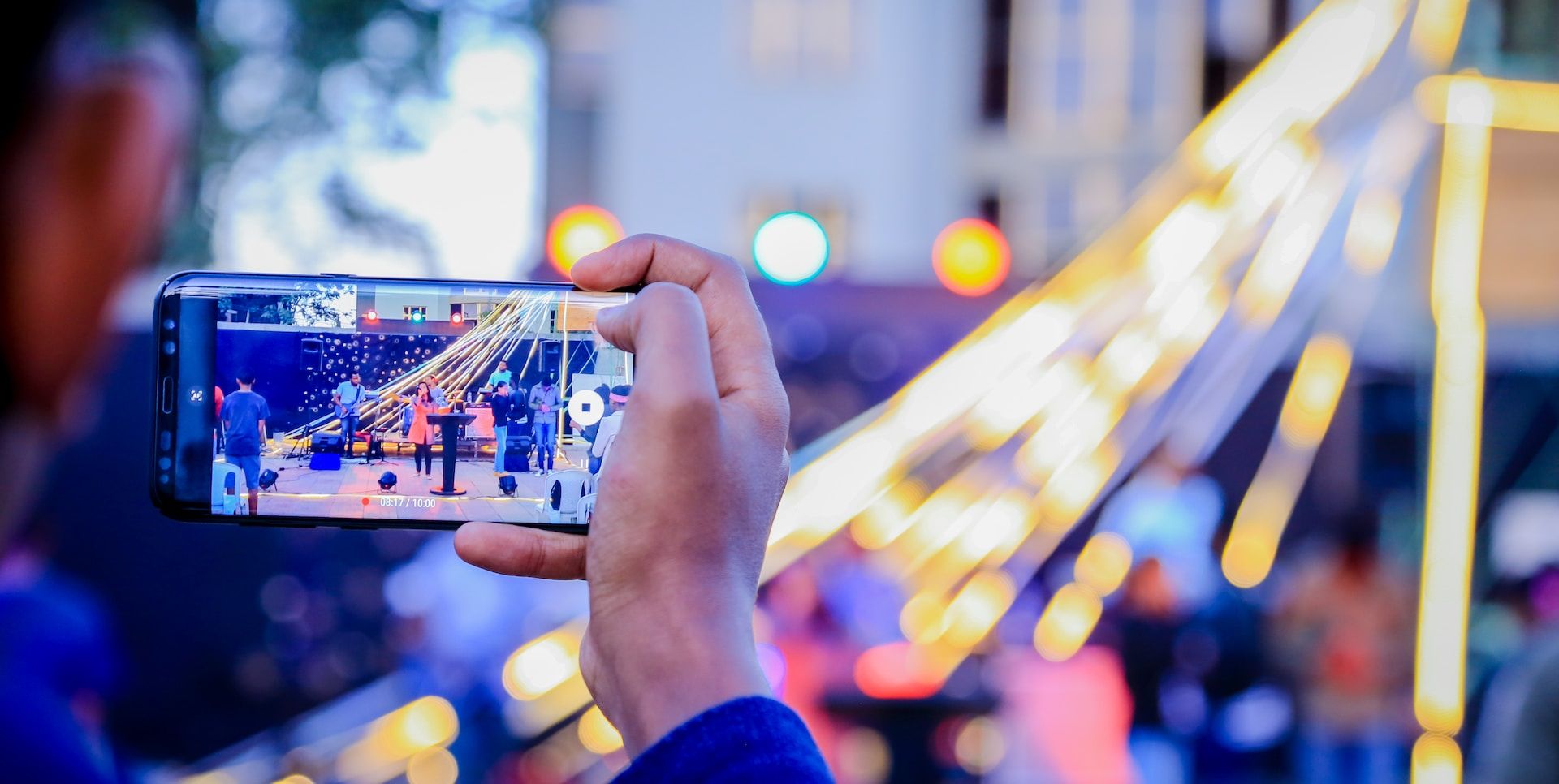 /bc/images/image-of-a-hand-holding-a-samsung-phone.jpg /bc/images/image-of-a-hand-holding-a-samsung-phone.jpg