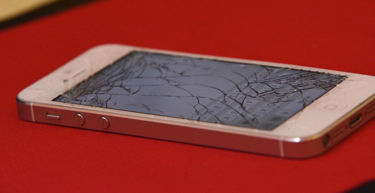 /bc/images/muo-diy-repair-cracked-iphone.jpg /bc/images/muo-diy-repair-cracked-iphone.jpg