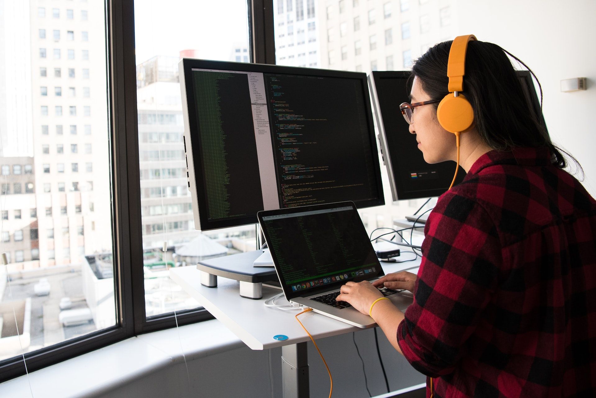 /bc/images/person-wearing-headphones-working-with-multiple-displays.jpg /bc/images/person-wearing-headphones-working-with-multiple-displays.jpg