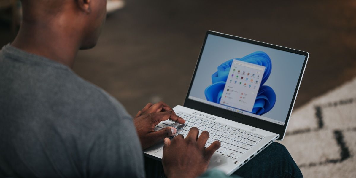 /bc/images/person-windows-11-laptop.jpg /bc/images/person-windows-11-laptop.jpg