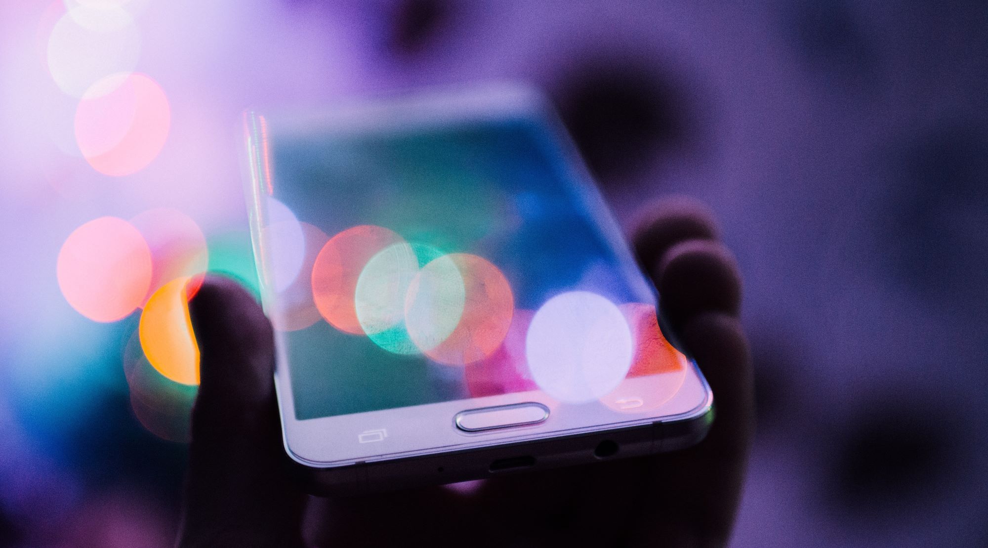 /bc/images/phone-lights-outside-1.jpg /bc/images/phone-lights-outside-1.jpg