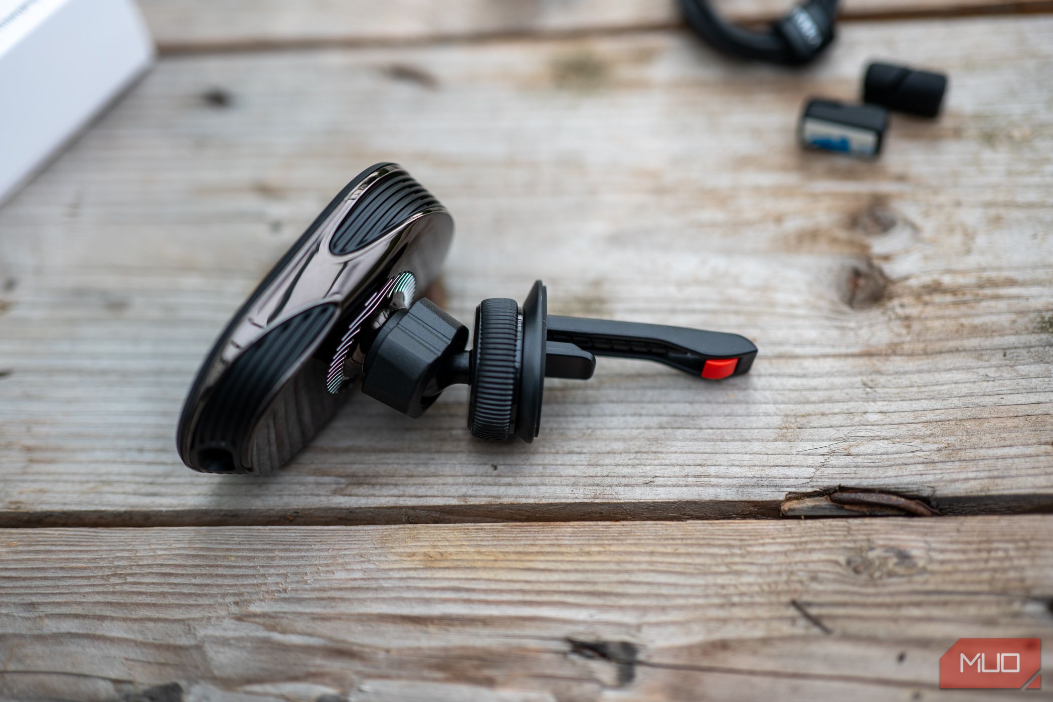 /bc/images/pitaka-ezmag-car-mount-pro-2-detail-of-mounting-system.jpg /bc/images/pitaka-ezmag-car-mount-pro-2-detail-of-mounting-system.jpg