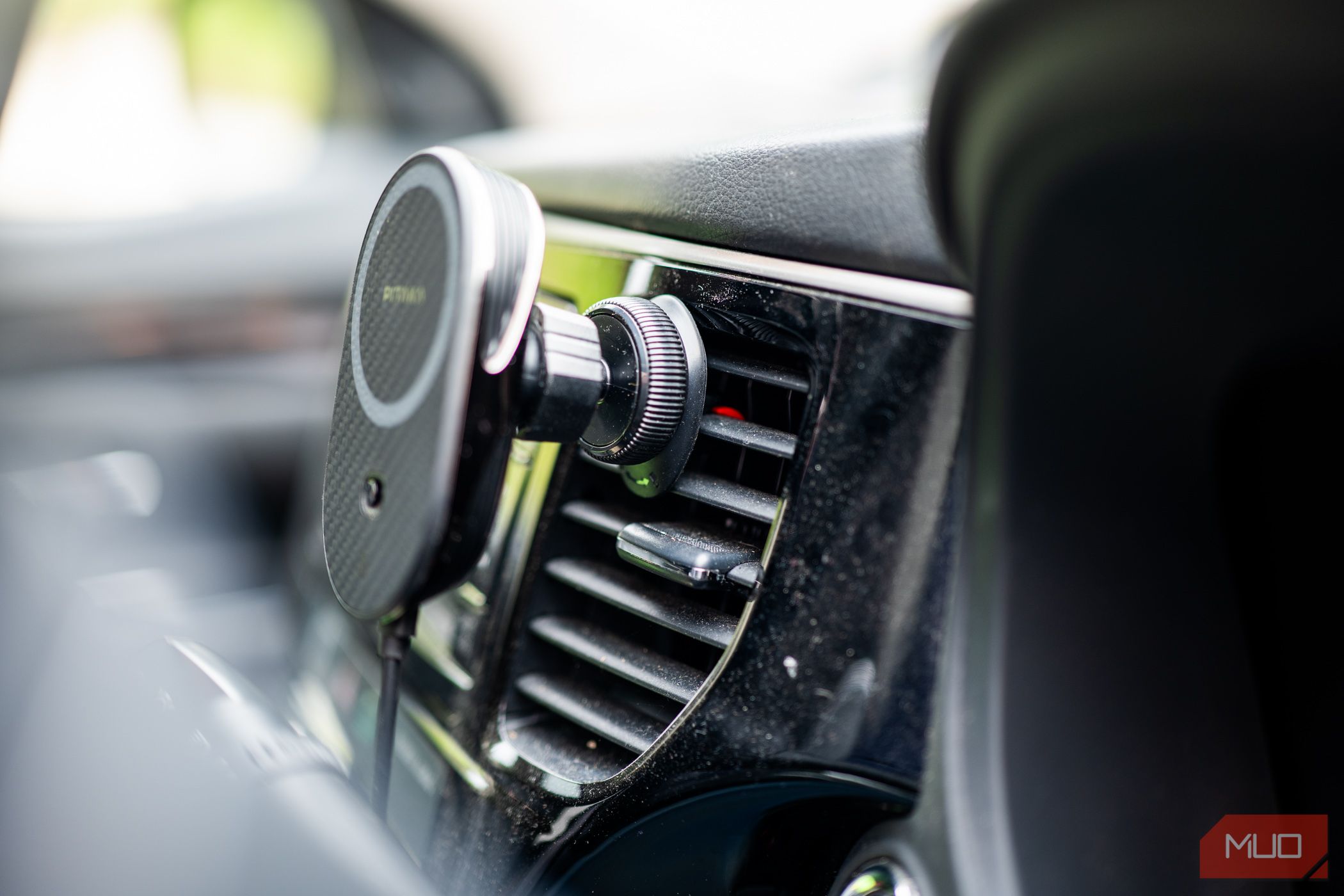 /bc/images/pitaka-ezmag-car-mount-pro-2-fitting-detail.jpg /bc/images/pitaka-ezmag-car-mount-pro-2-fitting-detail.jpg