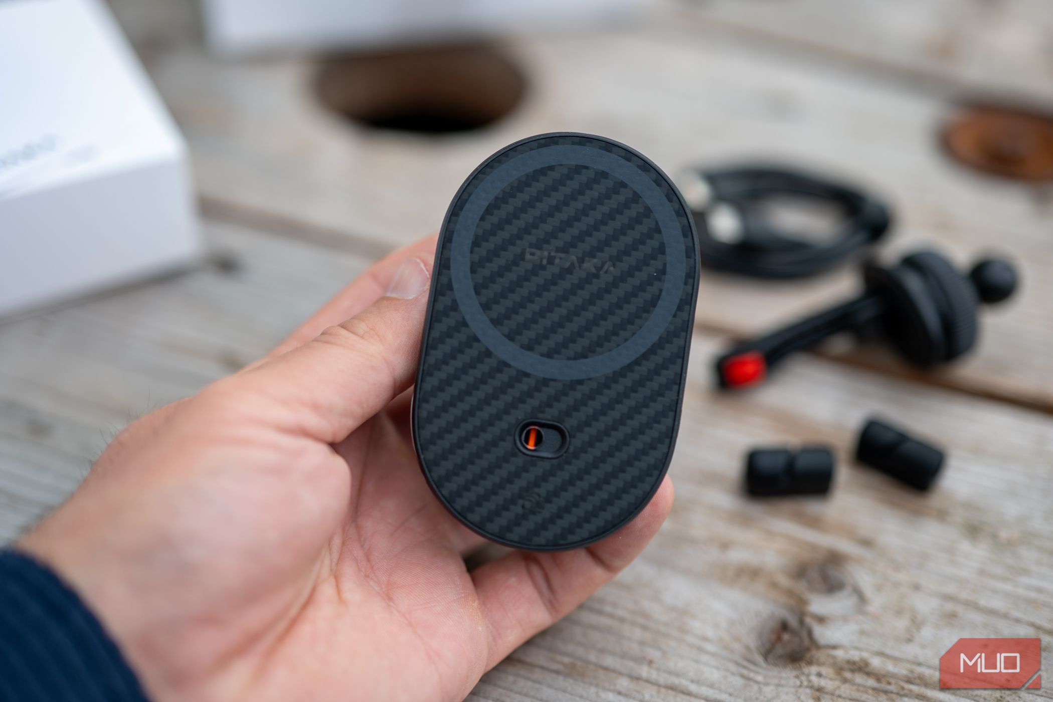 /bc/images/pitaka-ezmag-car-mount-pro-2-nfc-switch-orange.jpg /bc/images/pitaka-ezmag-car-mount-pro-2-nfc-switch-orange.jpg