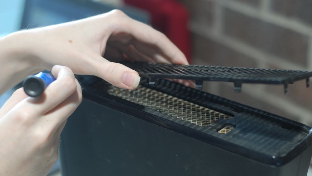 /bc/images/removing-the-top-grille-from-an-xbox-360-slim.jpg /bc/images/removing-the-top-grille-from-an-xbox-360-slim.jpg