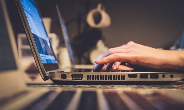 /bc/images/side-view-of-person-typing-on-laptop.jpg /bc/images/side-view-of-person-typing-on-laptop.jpg