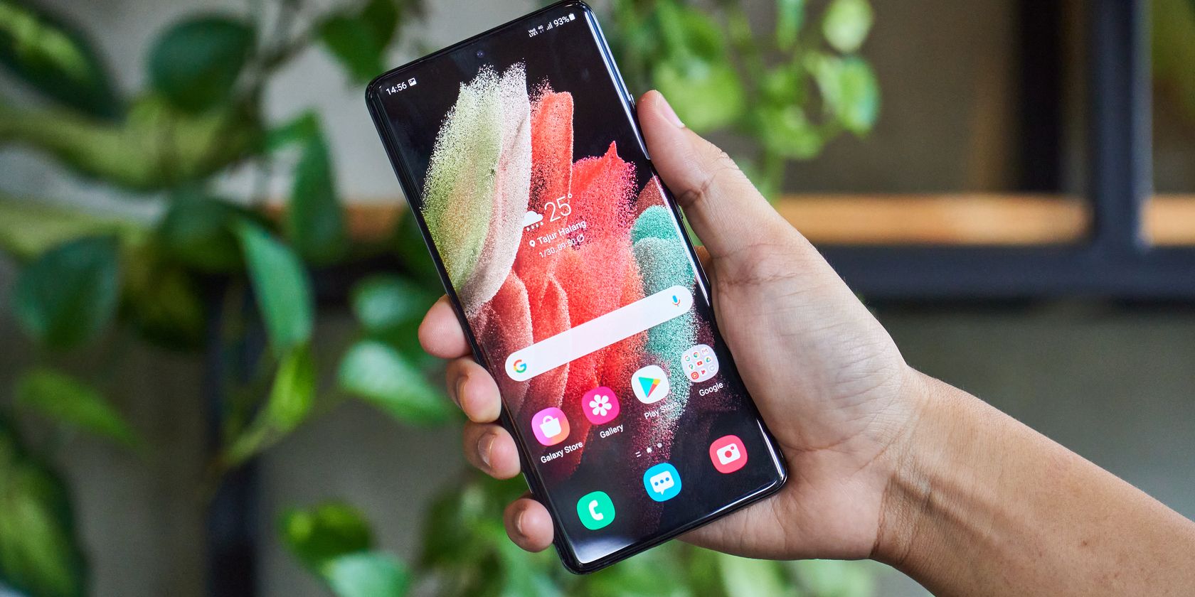 /bc/images/someone-holding-a-samsung-s21-ultra.jpg /bc/images/someone-holding-a-samsung-s21-ultra.jpg