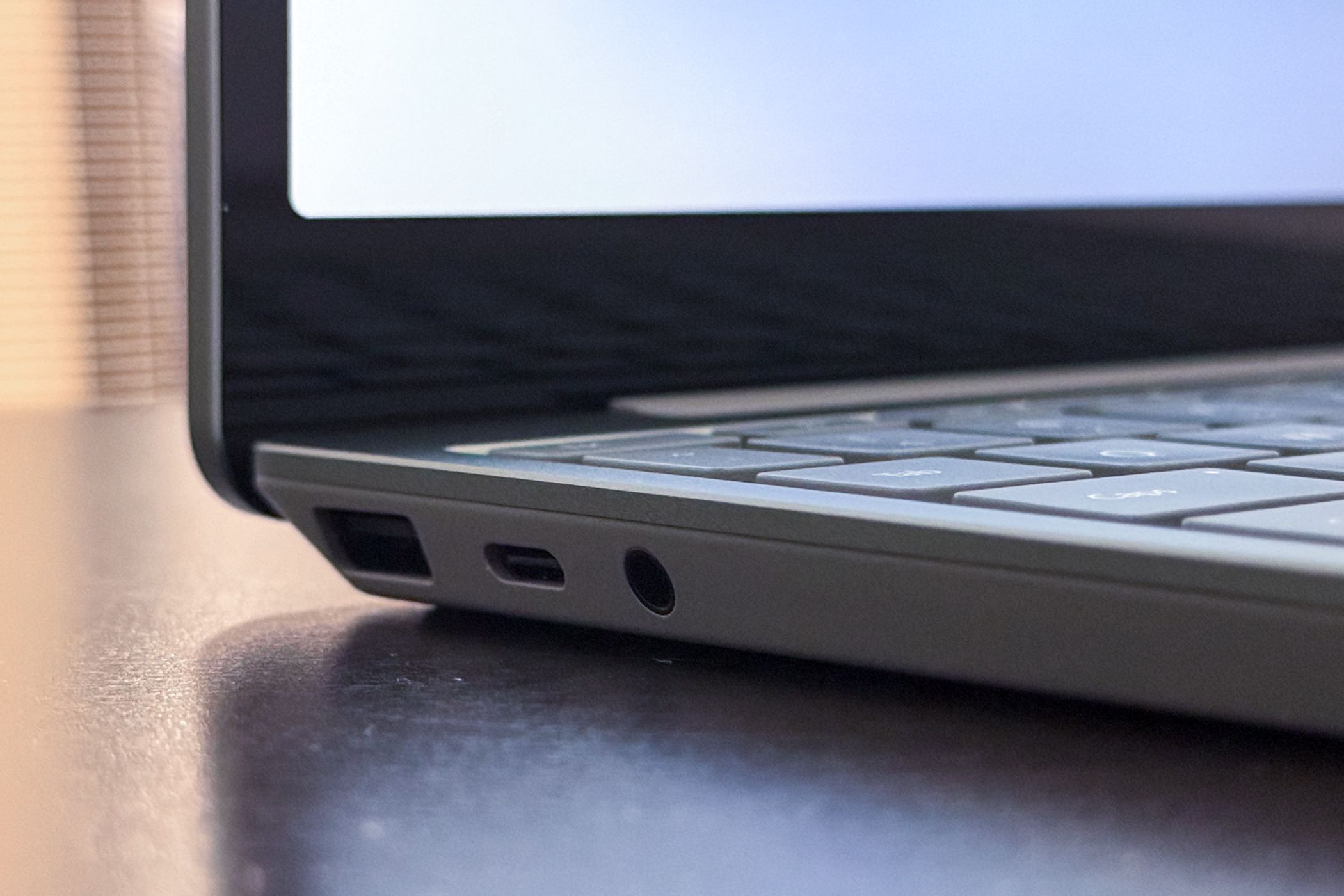/bc/images/surface-laptop-go-3-ports-2.jpg /bc/images/surface-laptop-go-3-ports-2.jpg