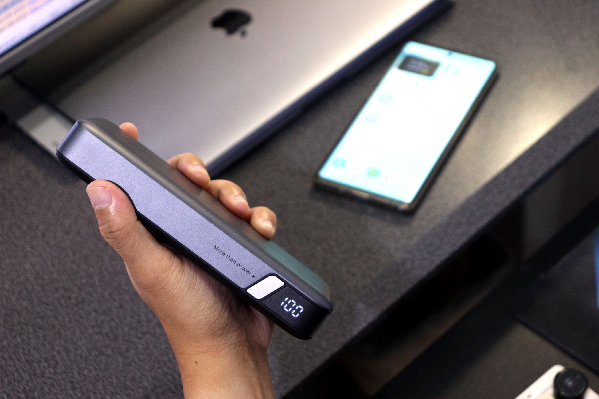 /bc/images/ugreen-145-fast-charging-power-bank-on-hand.jpg /bc/images/ugreen-145-fast-charging-power-bank-on-hand.jpg