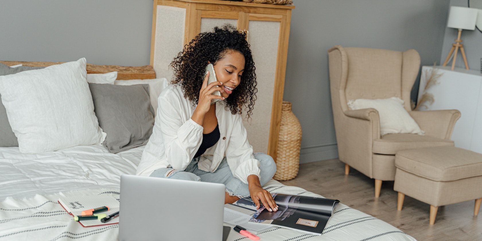 /bc/images/woman-receiving-a-phone-call-and-flipping-through-a-magazine.jpg /bc/images/woman-receiving-a-phone-call-and-flipping-through-a-magazine.jpg