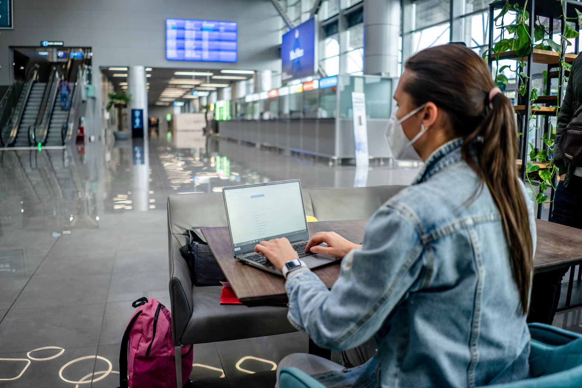 /bc/images/woman-working-on-a-laptop-at-airport-1.jpg /bc/images/woman-working-on-a-laptop-at-airport-1.jpg