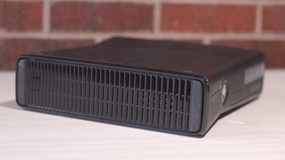 /bc/images/xbox-360-slim-isolated-on-a-table.jpg /bc/images/xbox-360-slim-isolated-on-a-table.jpg