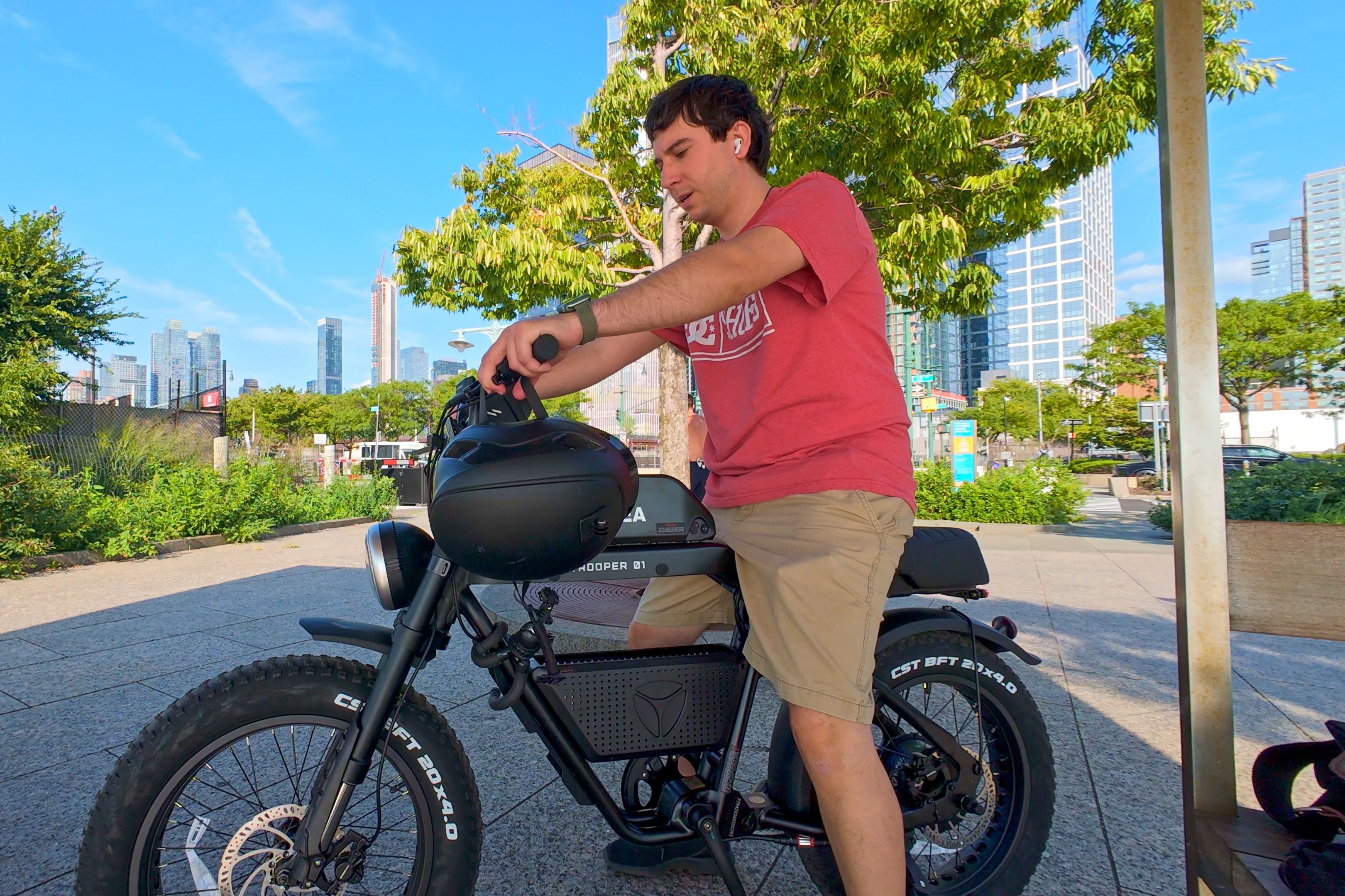 /bc/images/yadea-trooper-01-sitting-on-bike.jpg /bc/images/yadea-trooper-01-sitting-on-bike.jpg