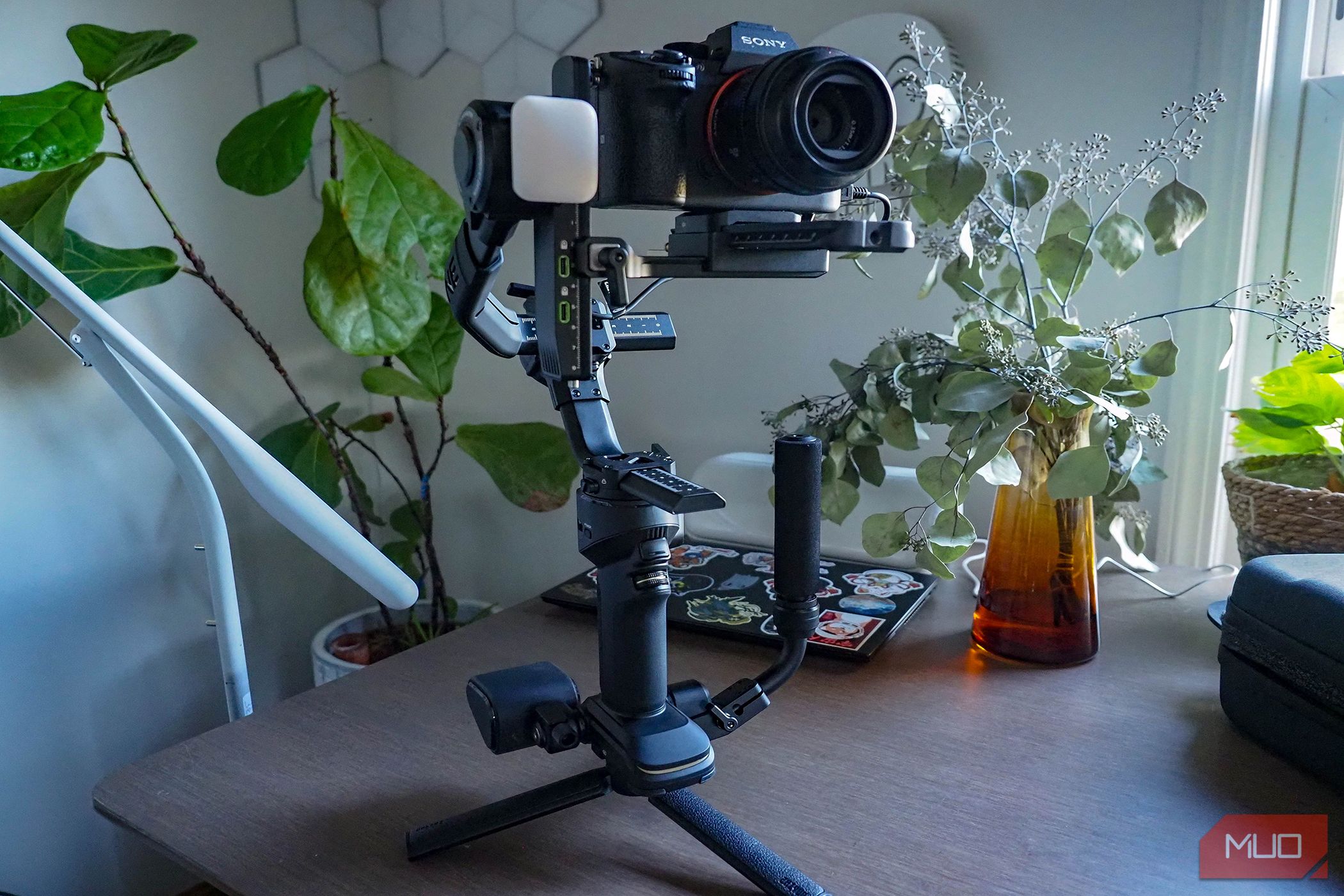 /bc/images/zhiyuncrane4_smallersonylens.jpg /bc/images/zhiyuncrane4_smallersonylens.jpg