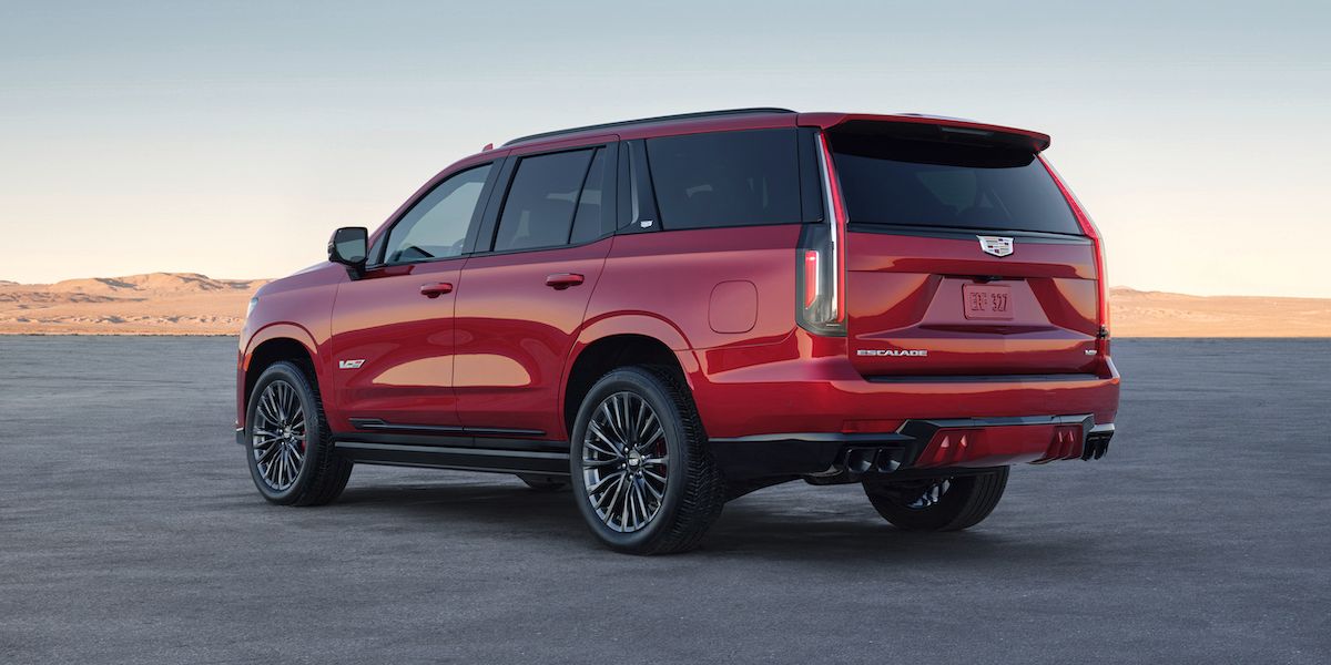 /nl/images/2023-cadillac-escalade-v-rear.jpg