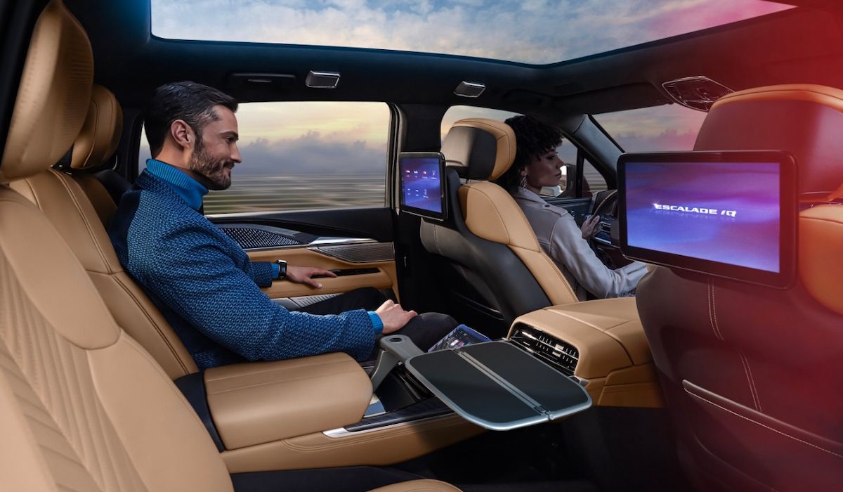 /nl/images/2025-cadillac-escalade-iq-second-row.jpg