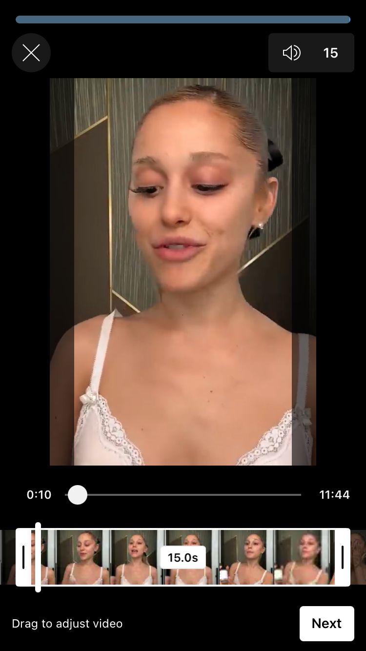 /nl/images/adjusting-a-remix-video-from-vogue-s-youtube-channel-with-ariana-grande.jpg