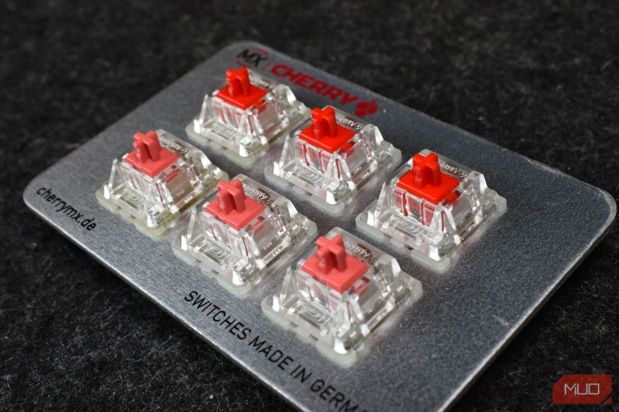 /nl/images/cherry-mx-red-and-red-silent-switches-in-switch-testing-tool.jpg