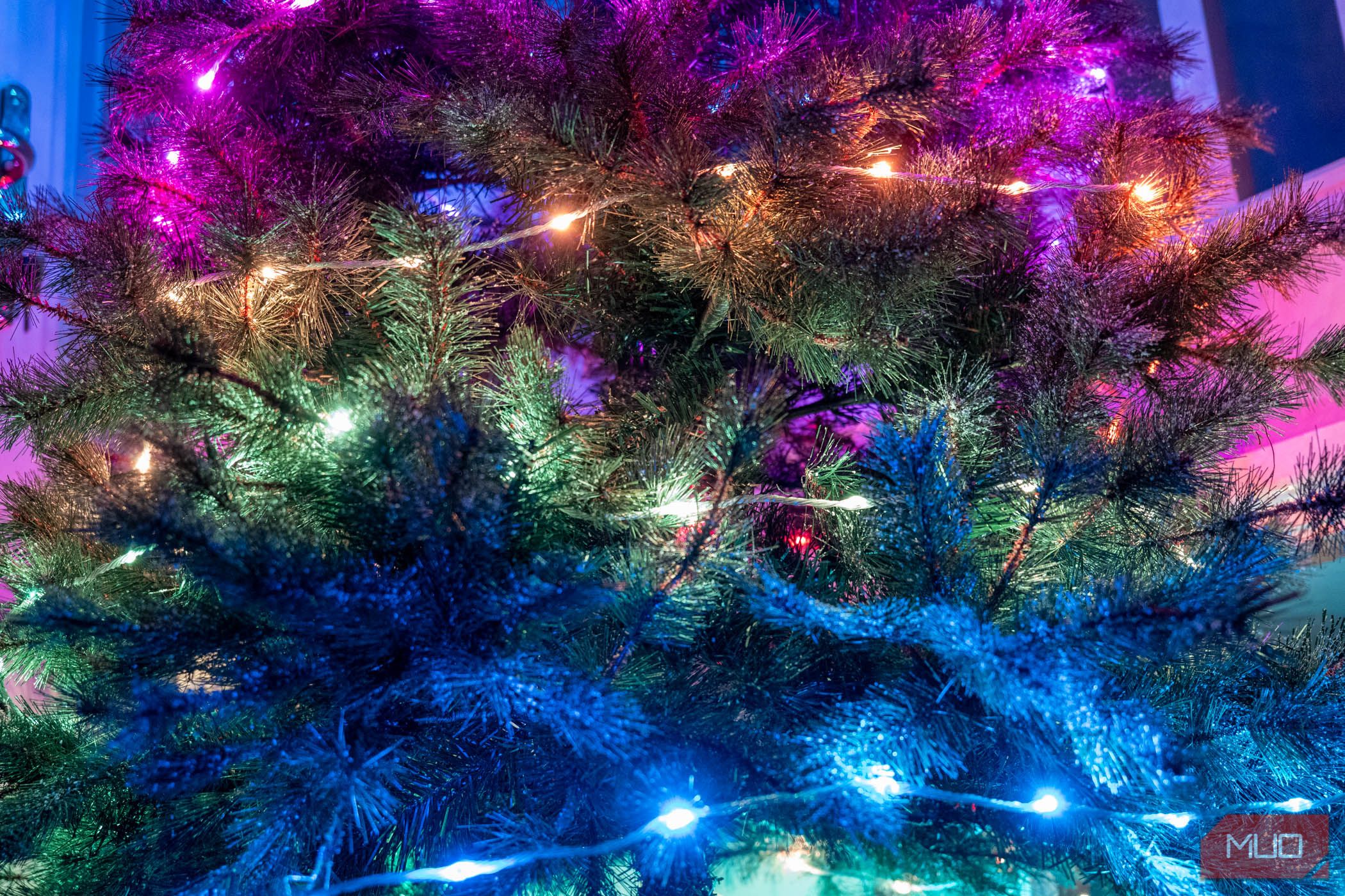 /nl/images/govee-christmas-string-lights-close-up-oof-lights-on-tree.jpg
