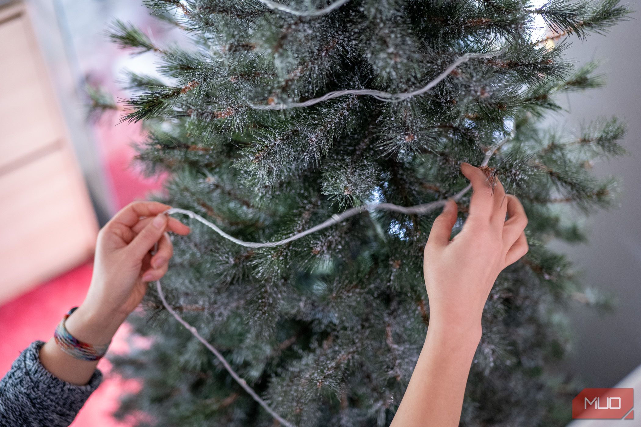/nl/images/govee-christmas-string-lights-translucent-cable-on-the-tree.jpg
