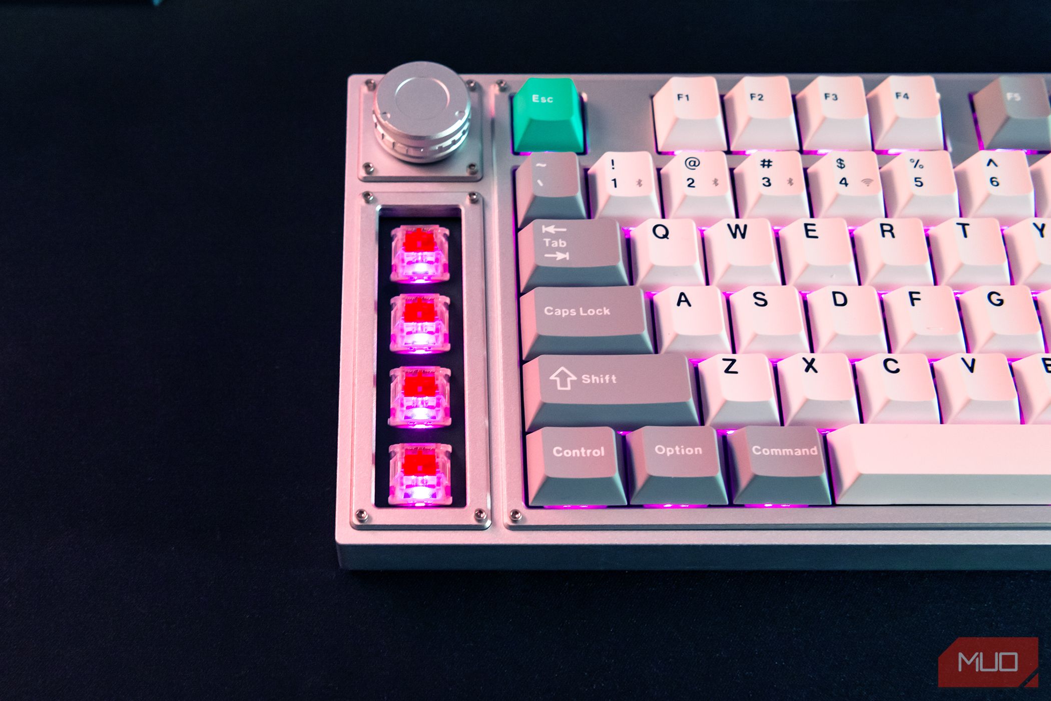 /nl/images/keycaps-removed-from-the-customizable-buttons-on-the-keychron-lemokey.jpg