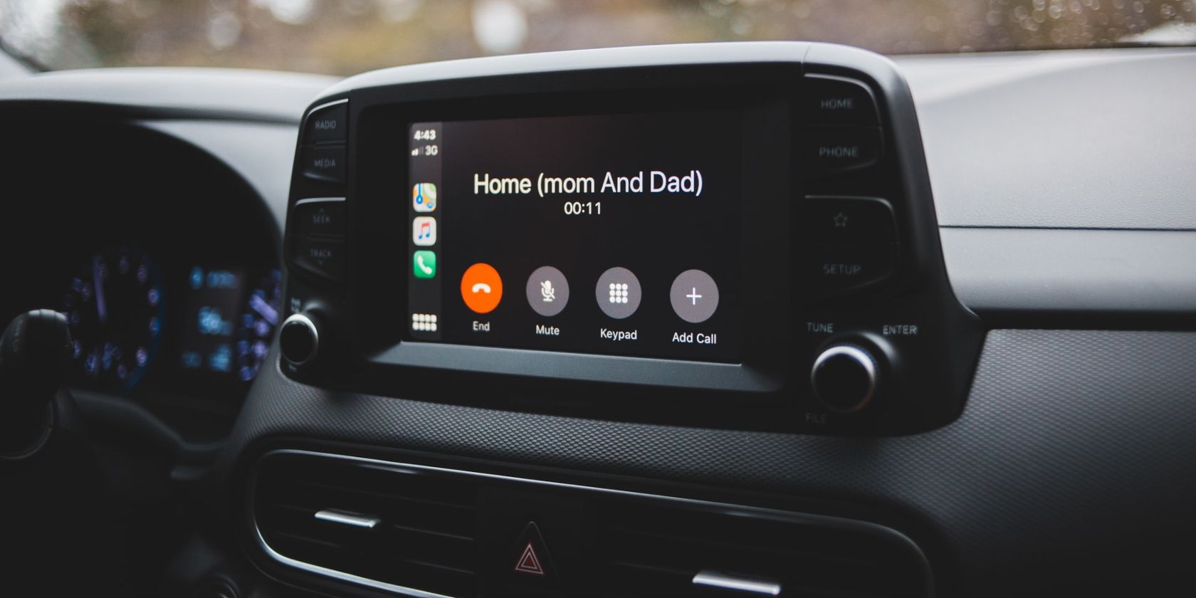 /nl/images/voice-assistant-in-car-calling-home.jpg