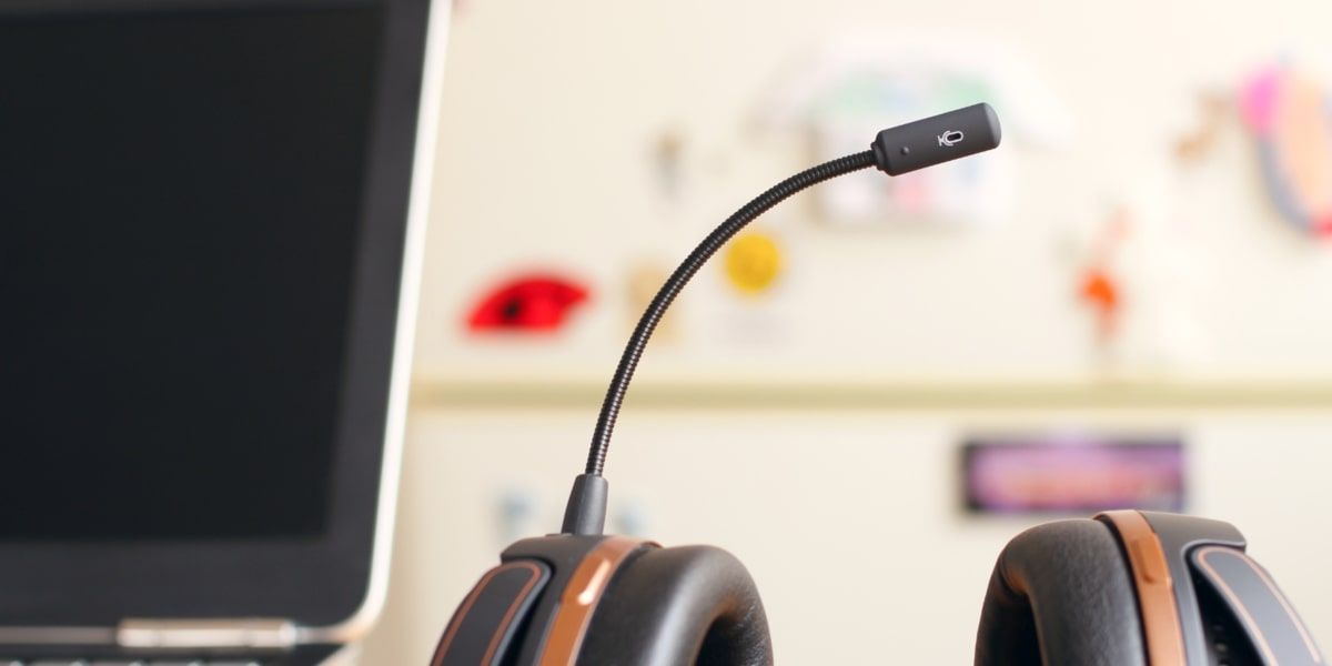 /pl/images/black-headphones-and-a-white-laptop-lying-over-a-table.jpg /pl/images/black-headphones-and-a-white-laptop-lying-over-a-table.jpg