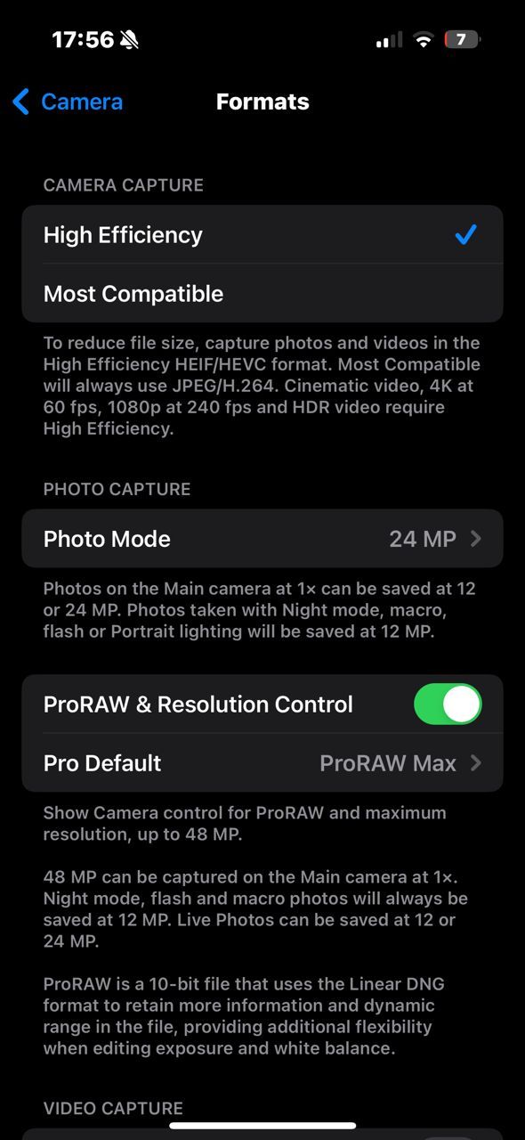 /pl/images/camera-formats-panel-on-a-iphone-15-pro-proraw-toggled-on.jpeg