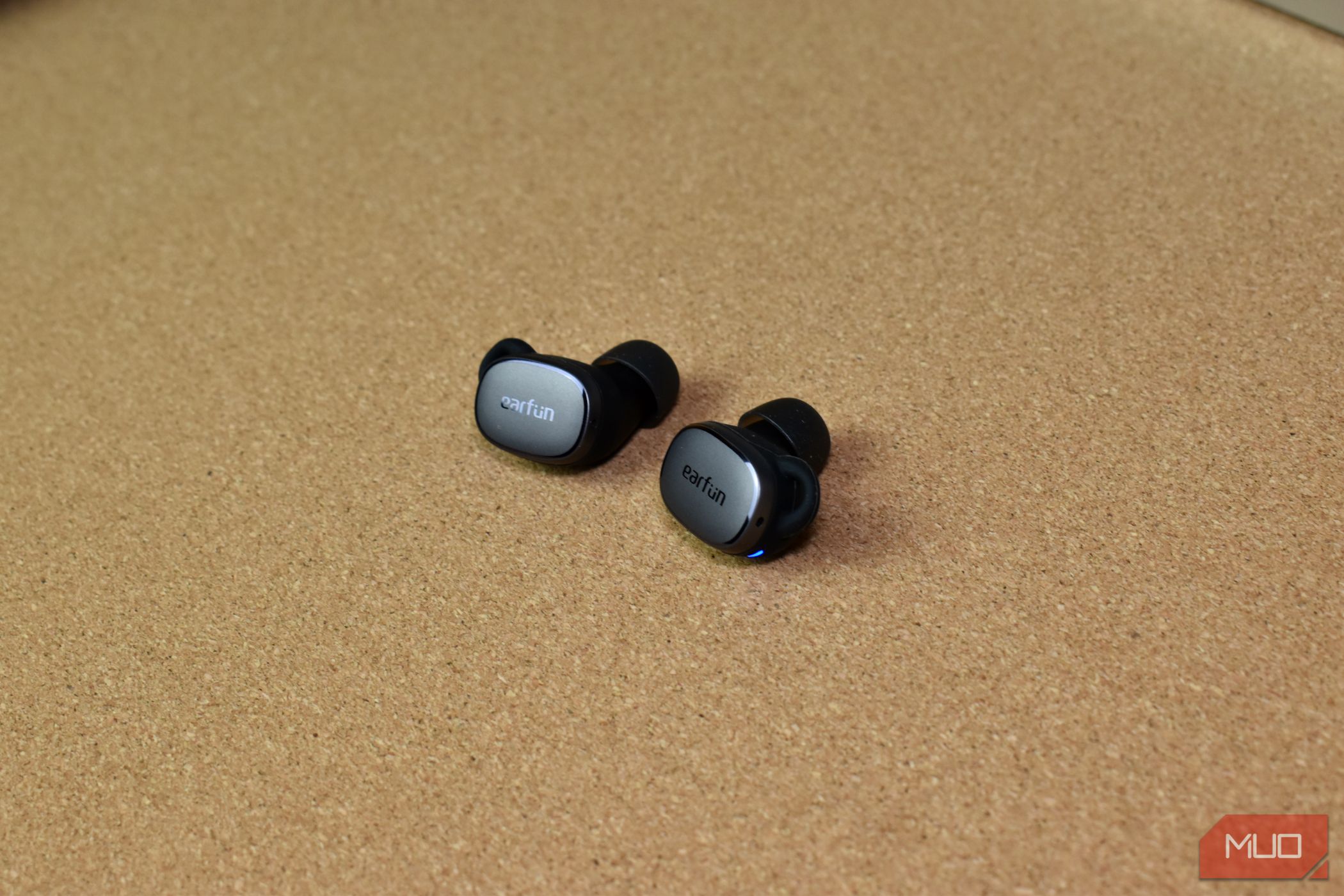 /pl/images/earfun-free-pro-3-earbuds-side-by-side-wide-view.jpg