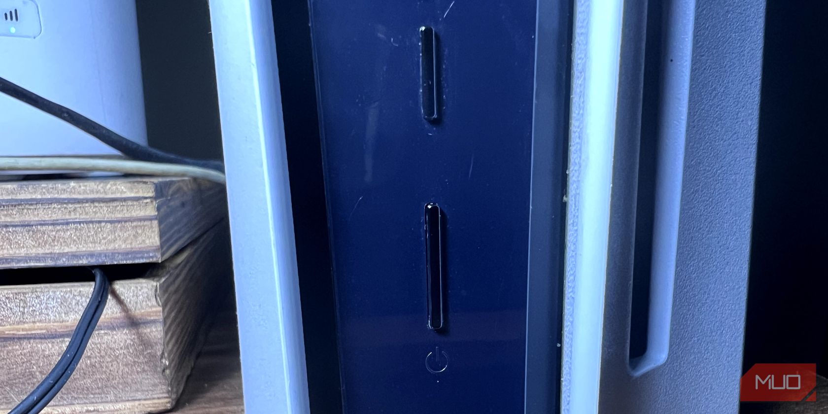 /pl/images/eject-and-power-buttons-on-the-lower-end-of-a-ps5.jpg /pl/images/eject-and-power-buttons-on-the-lower-end-of-a-ps5.jpg