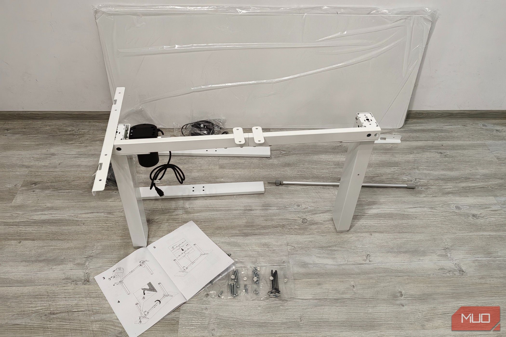 /pl/images/fezibo-basic-standing-desk-assembly.jpg