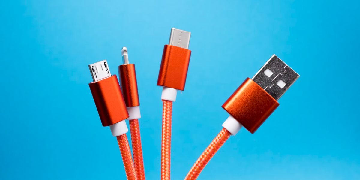 /pl/images/four-orange-cables-showing-lightning-cable-usb-c-and-usb-a-cable.jpg /pl/images/four-orange-cables-showing-lightning-cable-usb-c-and-usb-a-cable.jpg