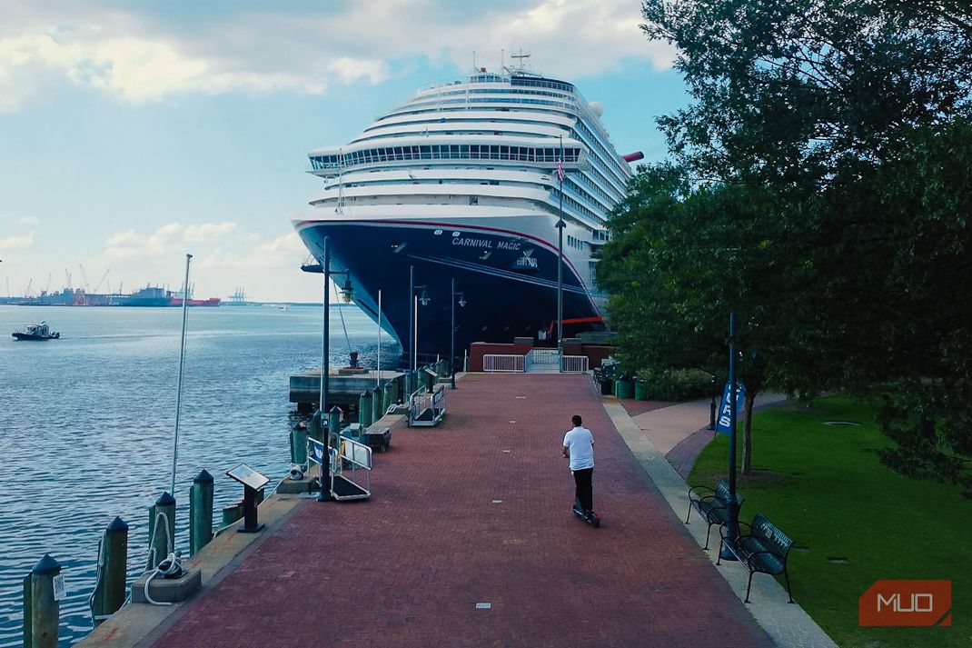 /pl/images/navee-s65c-and-the-rider-on-the-pier-3.jpg /pl/images/navee-s65c-and-the-rider-on-the-pier-3.jpg