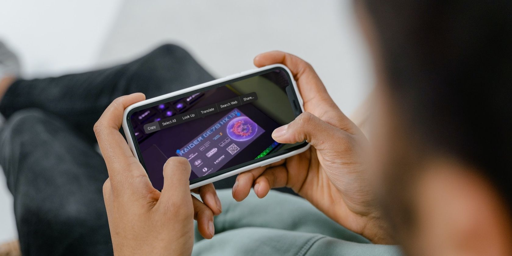 /pl/images/person-using-live-text-in-a-video-on-an-iphone.jpg /pl/images/person-using-live-text-in-a-video-on-an-iphone.jpg