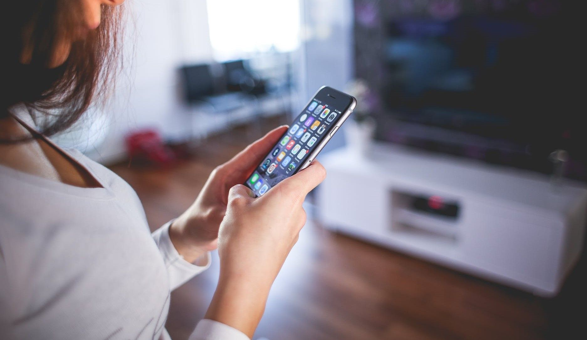 /pl/images/phone-smart-home.jpg /pl/images/phone-smart-home.jpg