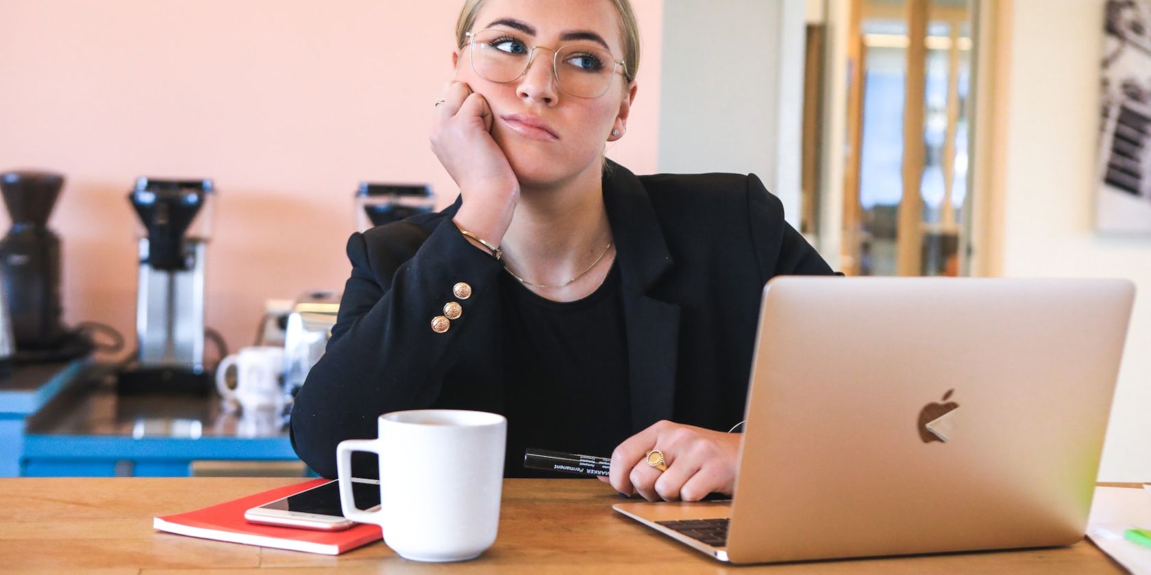 /pl/images/professional-thinking-with-laptop.jpg /pl/images/professional-thinking-with-laptop.jpg