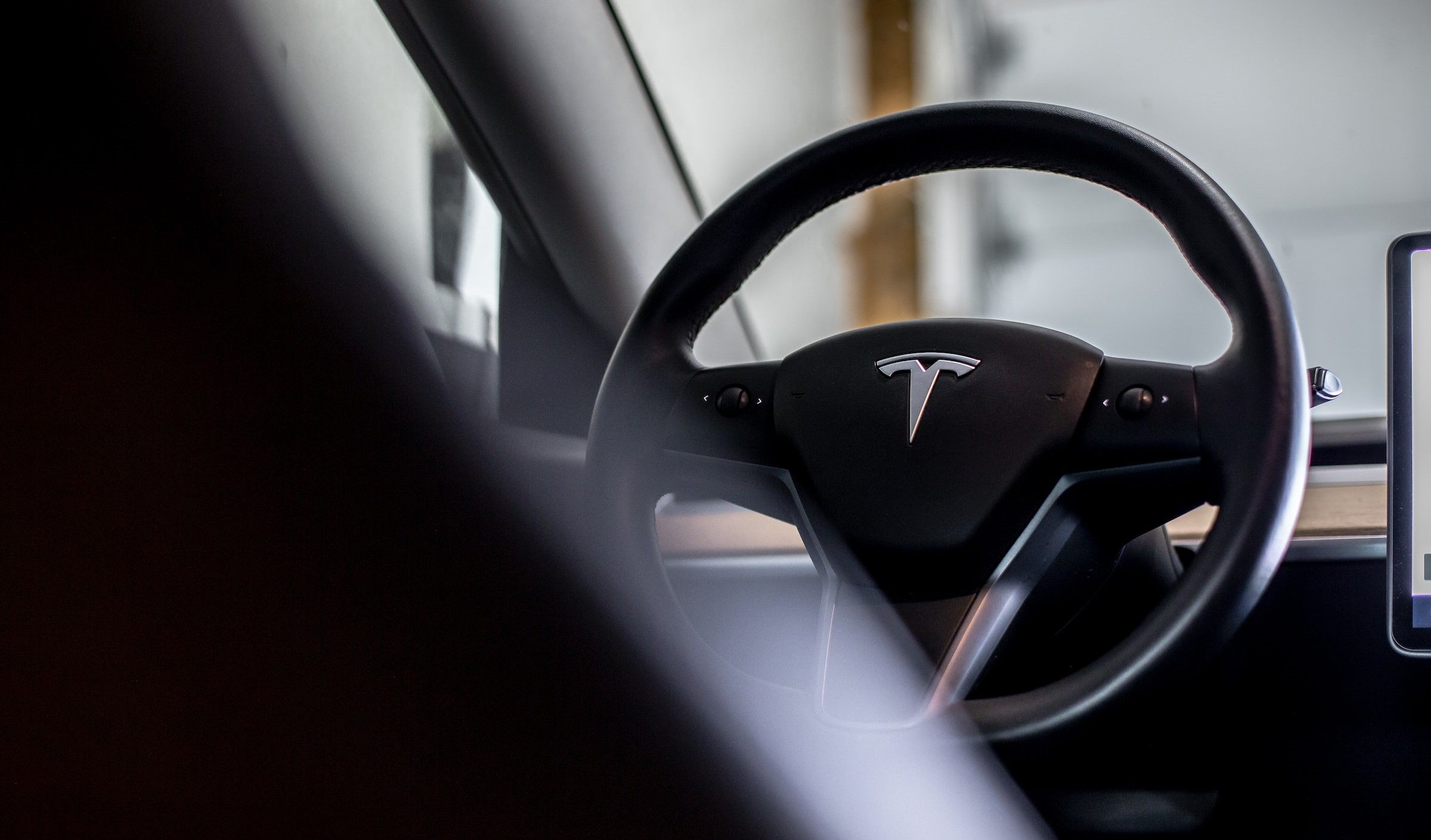 /pl/images/tesla-steering-wheel.jpg /pl/images/tesla-steering-wheel.jpg