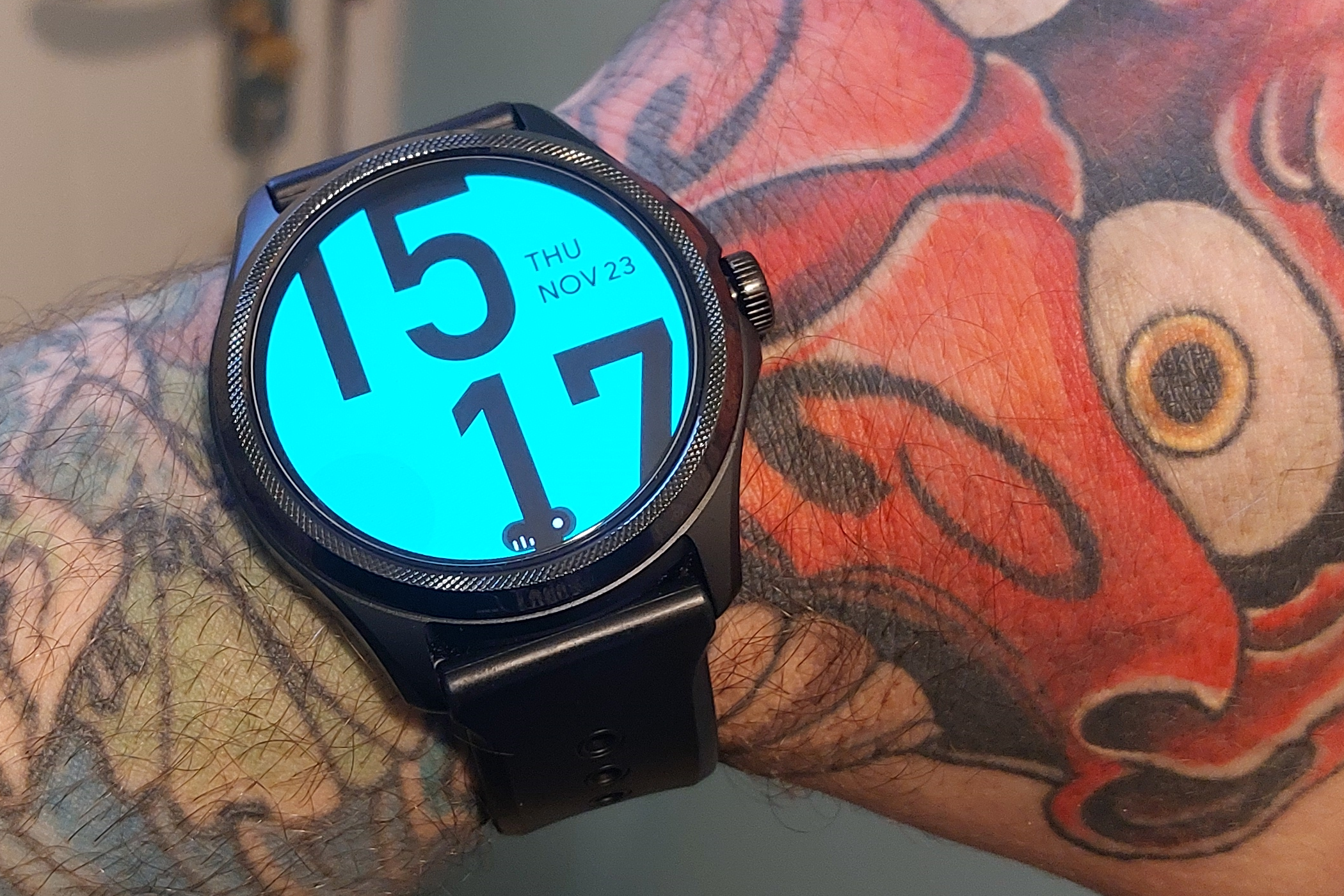 /pl/images/ticwatch-pro-5-close-up-display.png