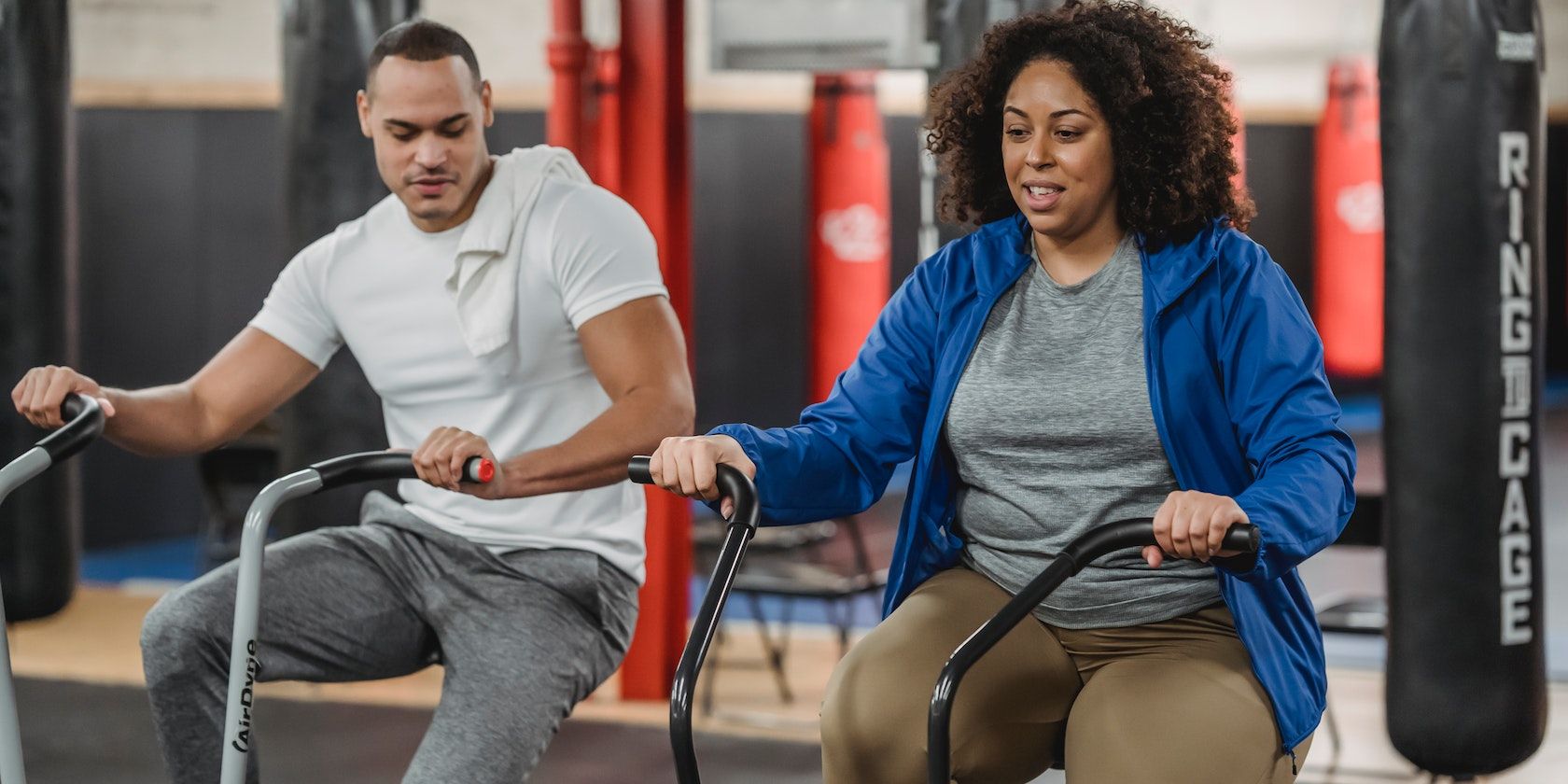 /pl/images/two-adults-getting-some-cardio-done.jpg /pl/images/two-adults-getting-some-cardio-done.jpg