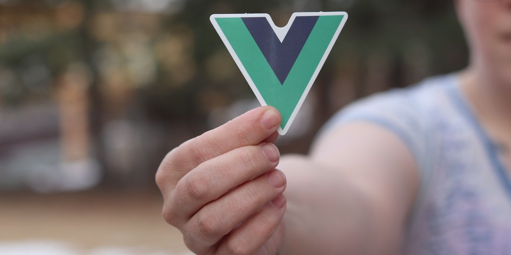 /pl/images/woman-holding-vue-sticker.jpg /pl/images/woman-holding-vue-sticker.jpg