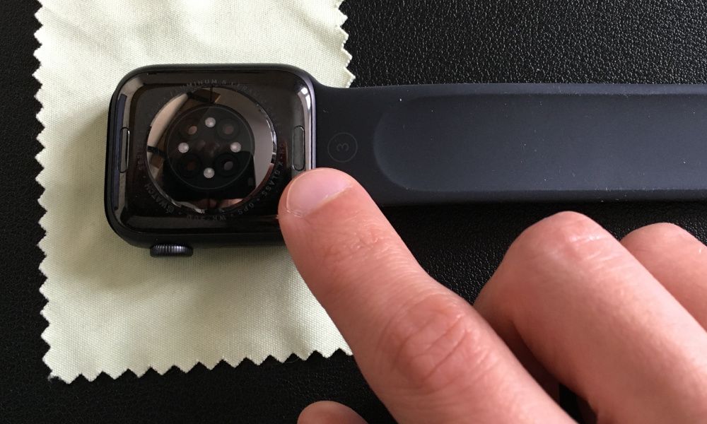 /pt/images/Apple-Watch-band-release-button.jpg